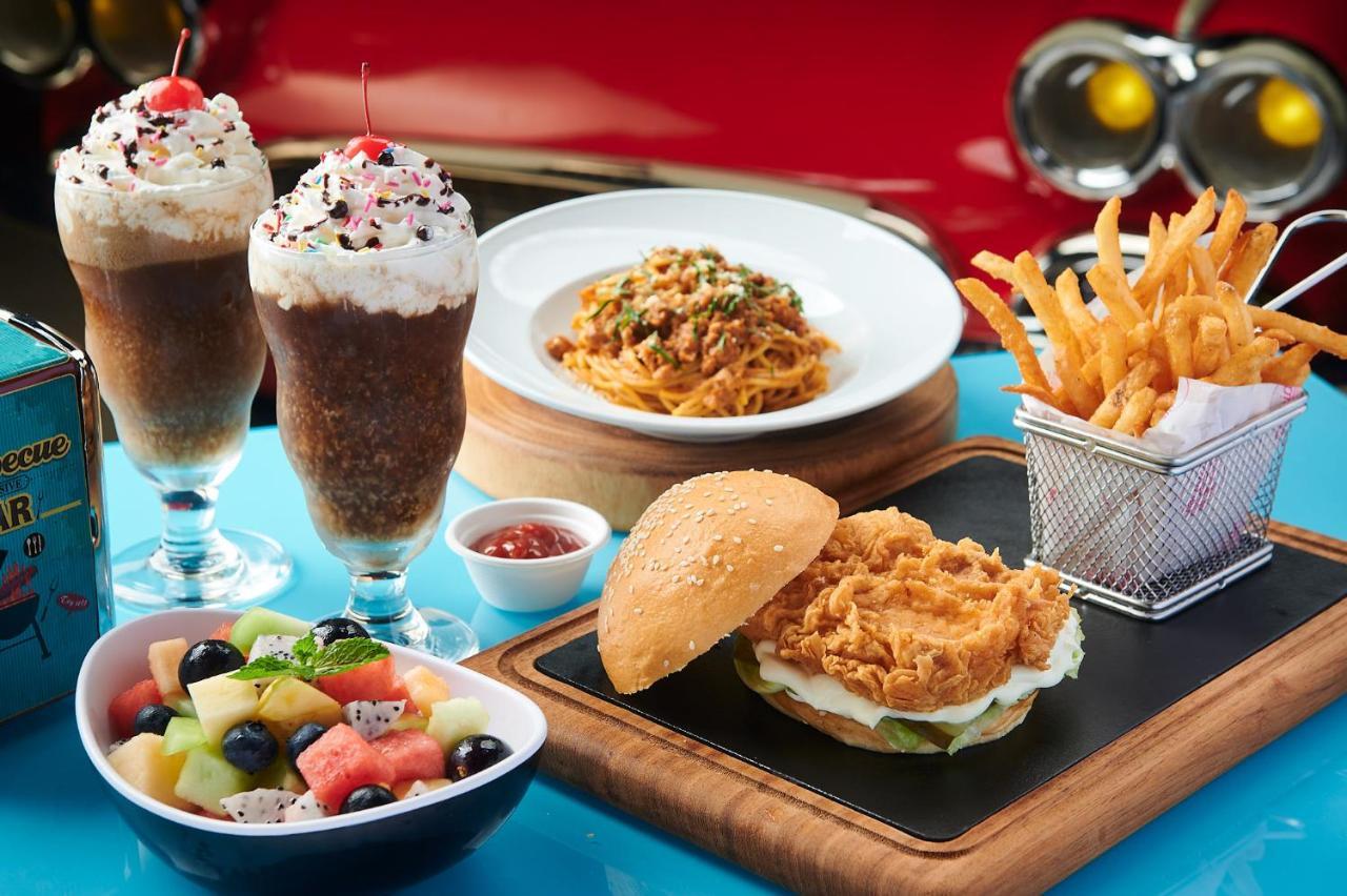 Studio City Hotel Μακάο Εξωτερικό φωτογραφία A selection of dishes from the restaurant