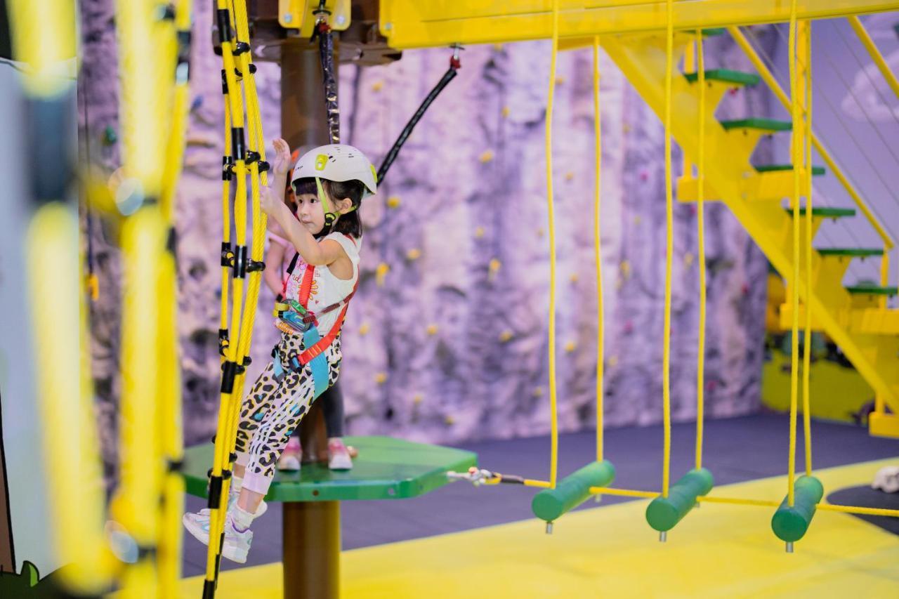 Studio City Hotel Μακάο Εξωτερικό φωτογραφία Adventure climbing