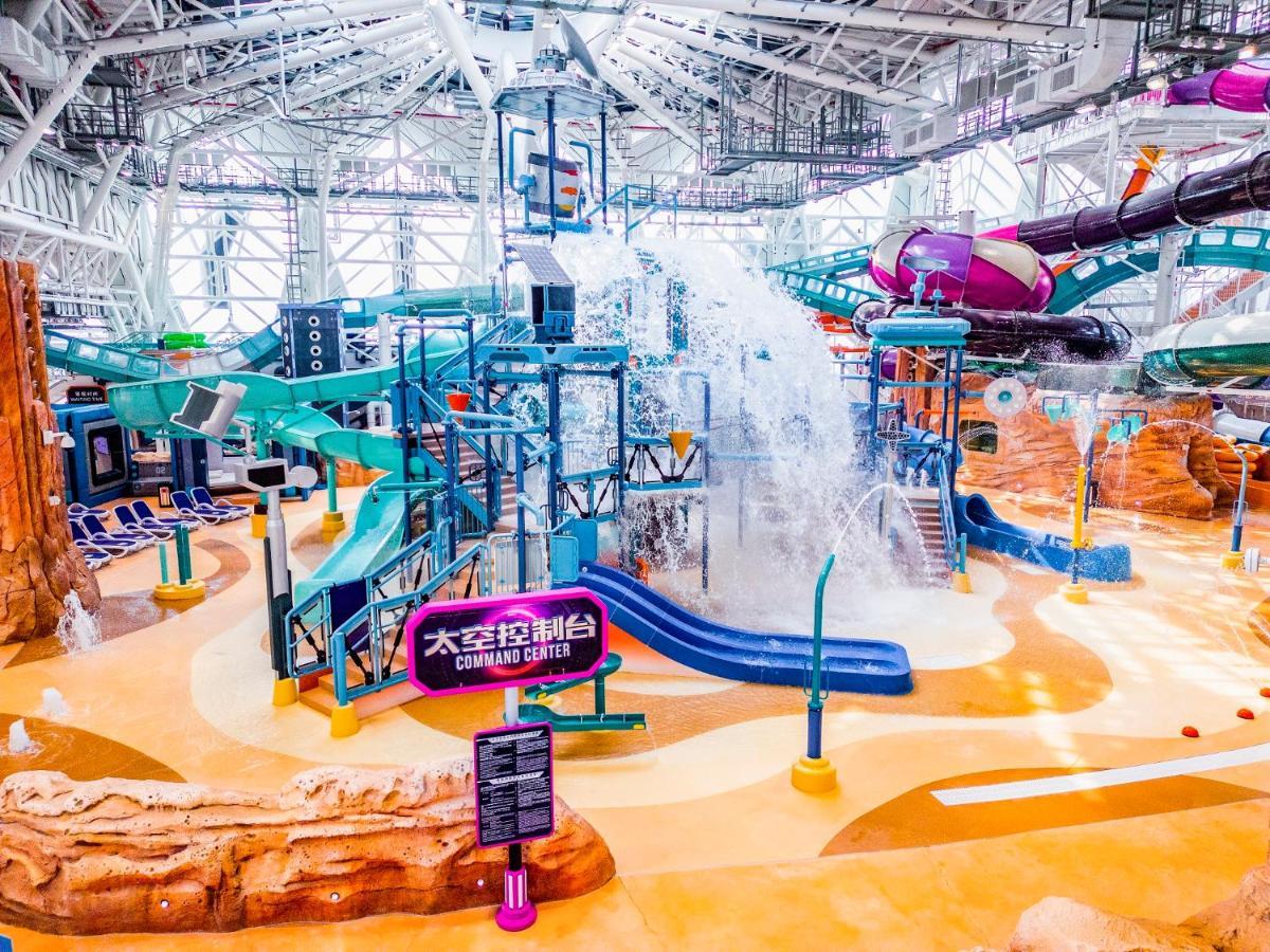 Studio City Hotel Μακάο Εξωτερικό φωτογραφία The interior of Ocean Park Water Park