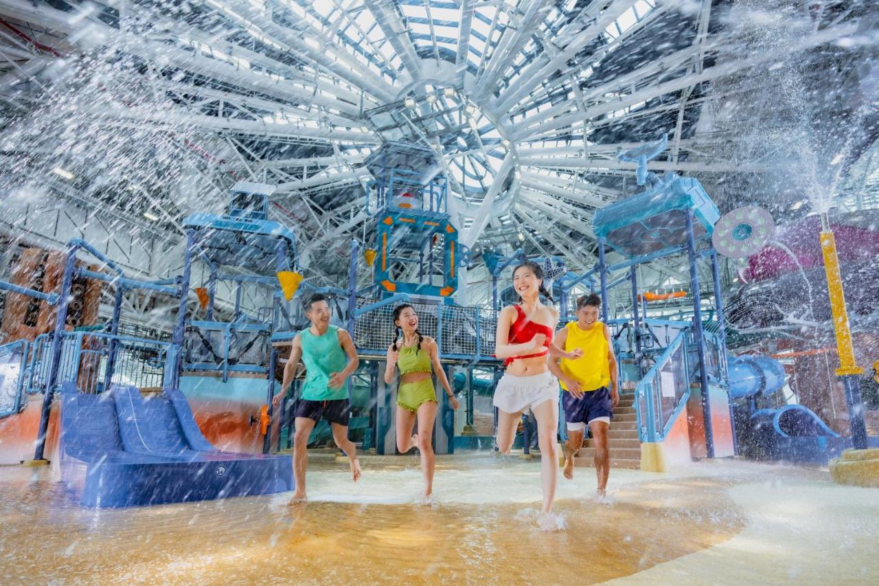 Studio City Hotel Μακάο Εξωτερικό φωτογραφία The Crystal Lagoon